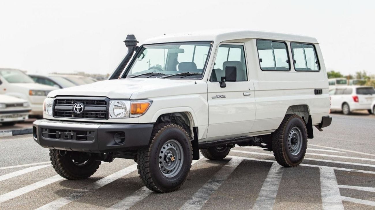 تويوتا لاند كروزر 70 (RHD) TOYOTA LAND CRUISER LC78 4.2D MT MY2023 – WHITE