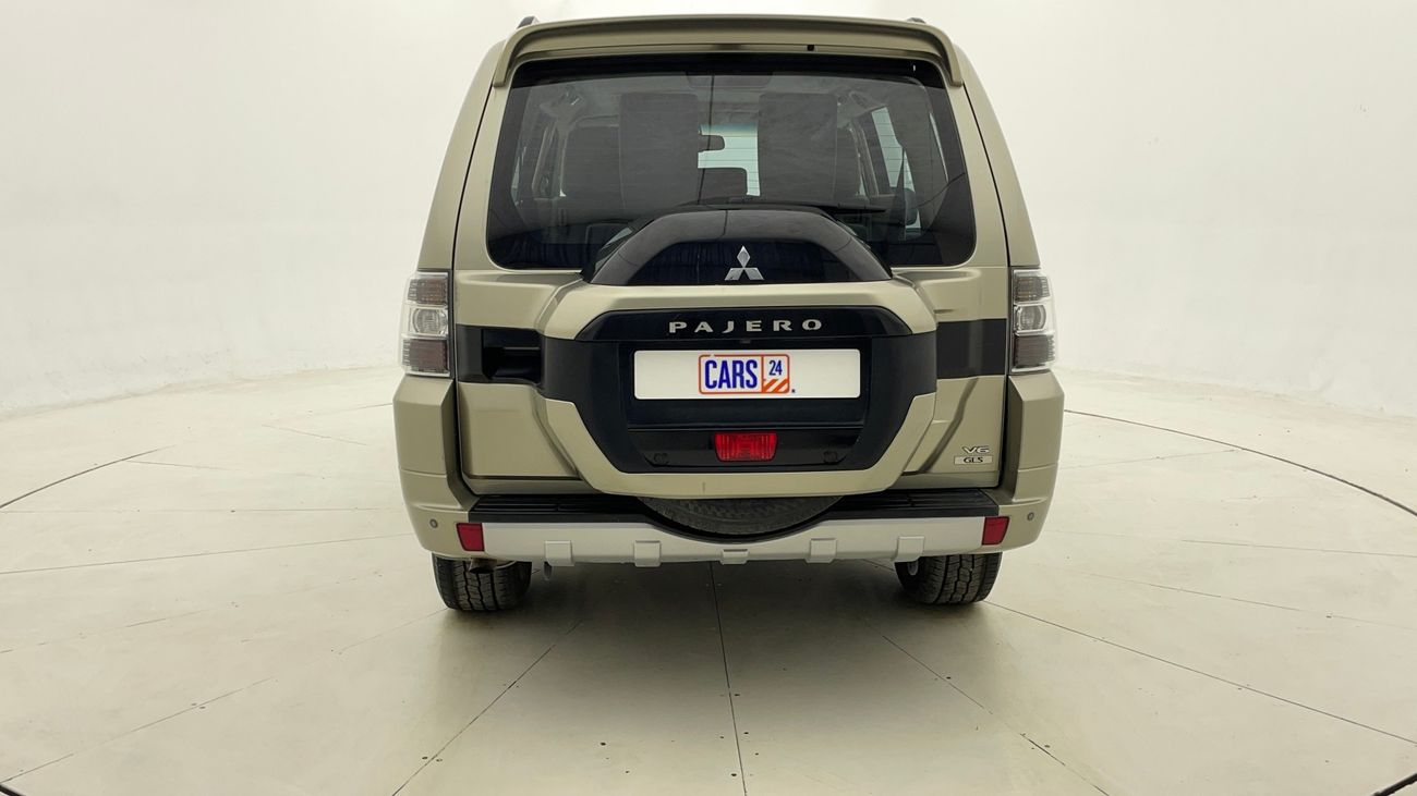 ميتسوبيشي باجيرو GLS MIDLINE 3.5 | بدون دفعة مقدمة | اختبار القيادة في المنزل