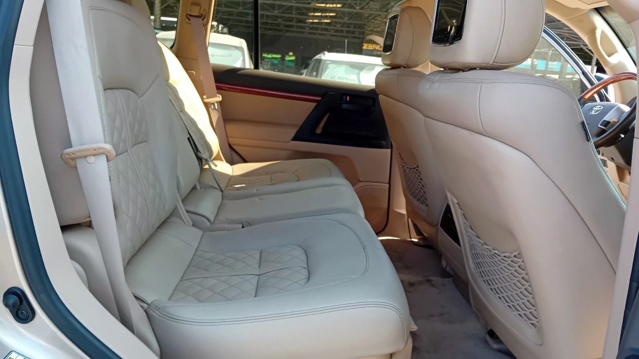 تويوتا لاند كروزر Std 4.0L 4WD