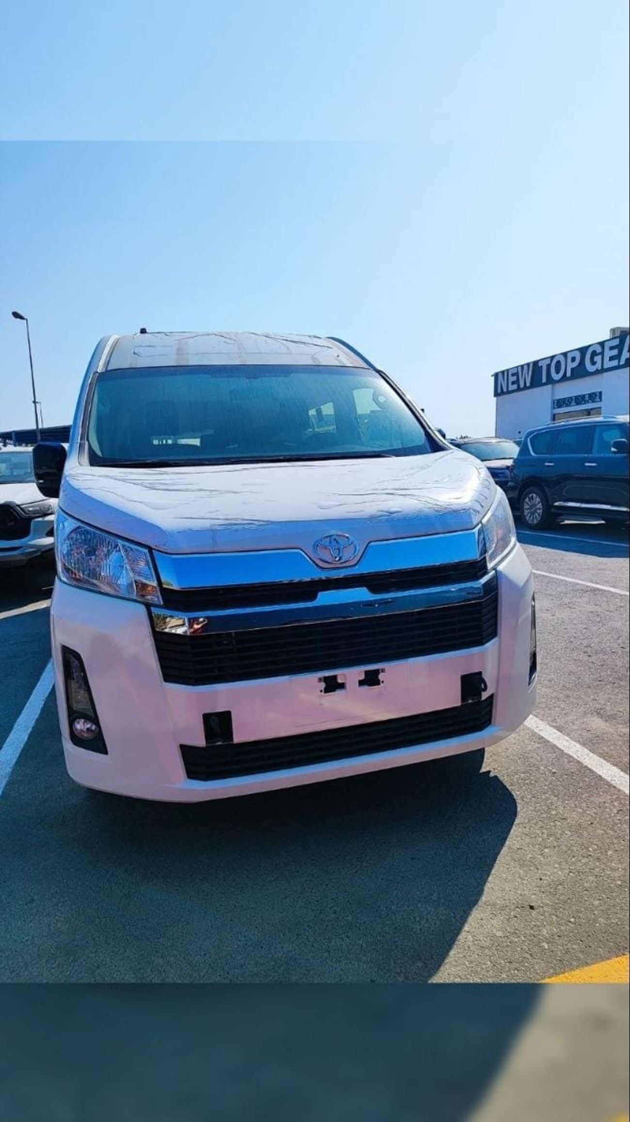 Toyota Hiace - Toyota Hiace GL HIGHROOF / 13 SEATER / REAR CAMERA / 3.5L PETROL A/T / WHITE BUMPER