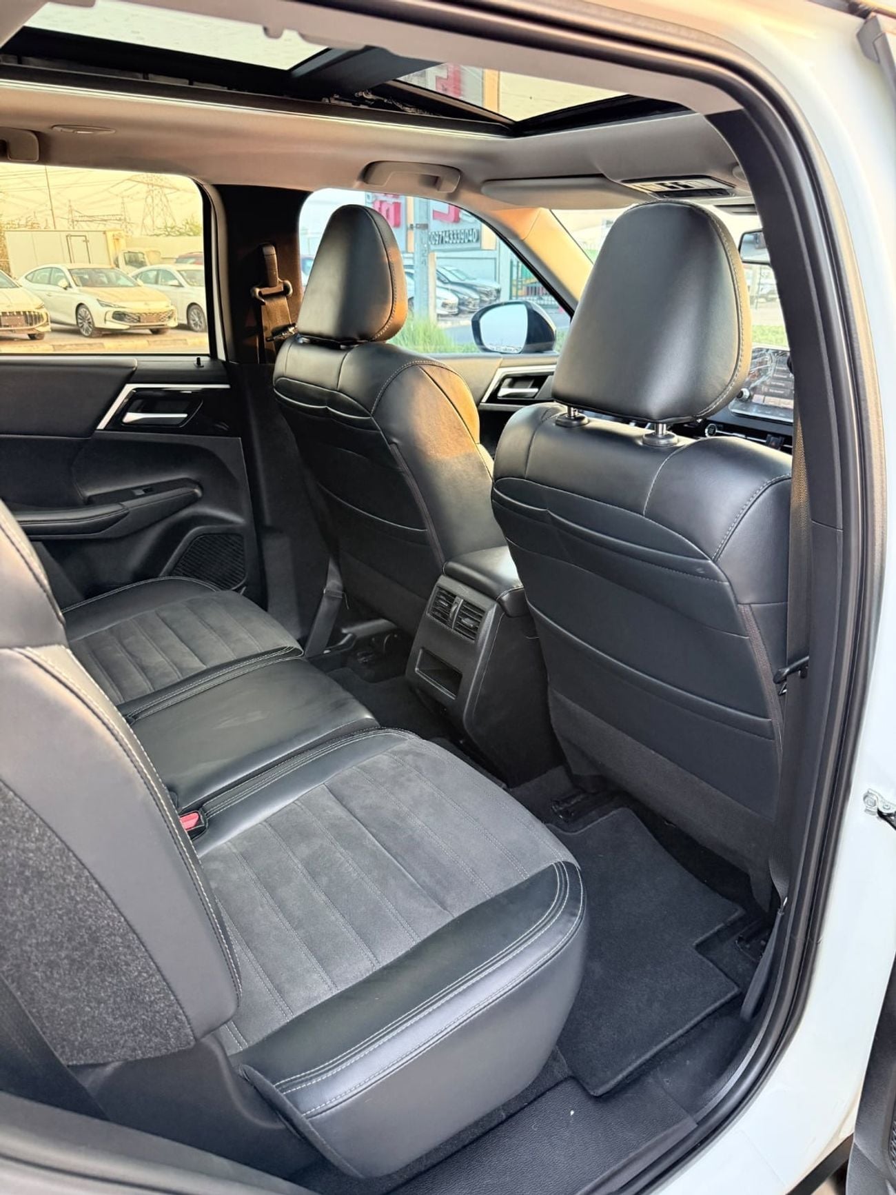 Mitsubishi Outlander PREMIUM LAUNCH EDITION Prime edition H- line 2024 full option