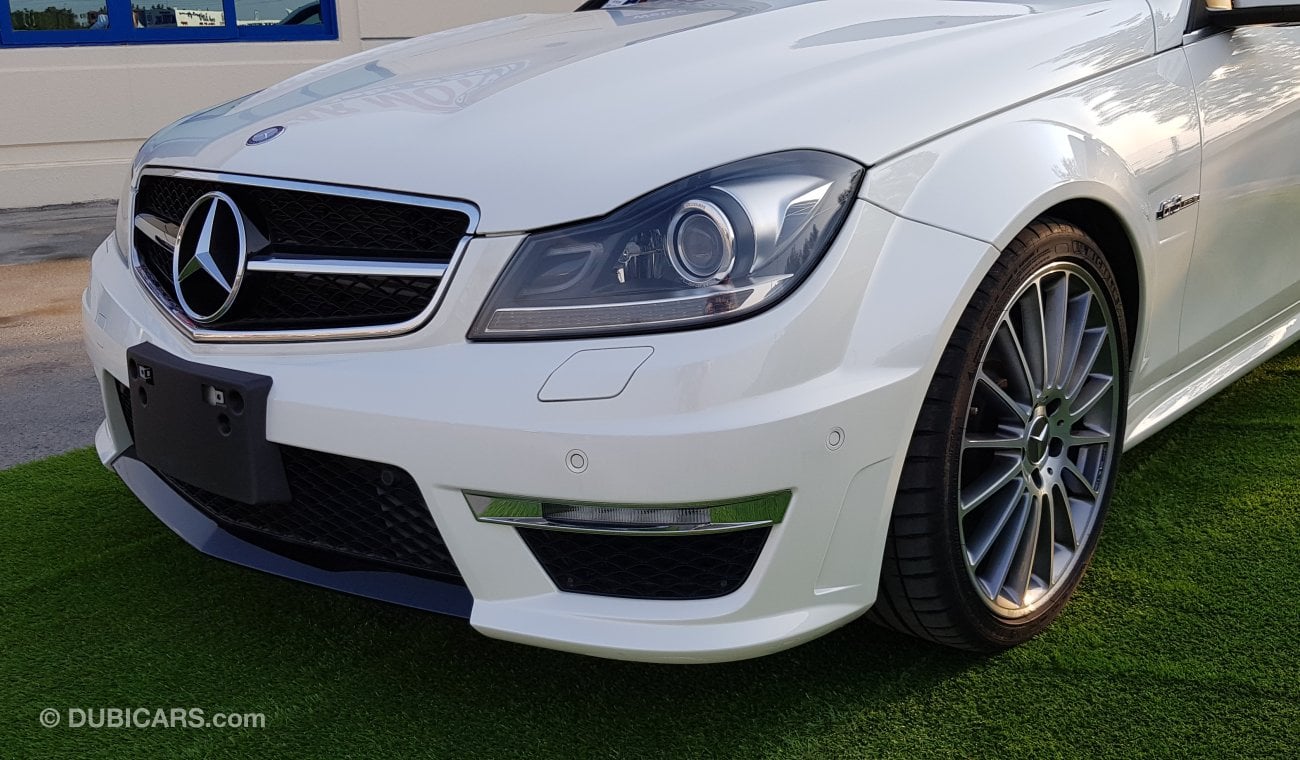 مرسيدس بنز C 63 AMG وارد اليابان فائقة النظافه وصلت حديثا موديل 2012 خالية من اي حوادث ومشيكه بالكام