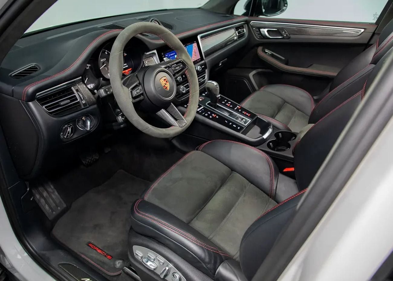 Porsche Macan GTS Service History • Huge Specification • GCC Specs