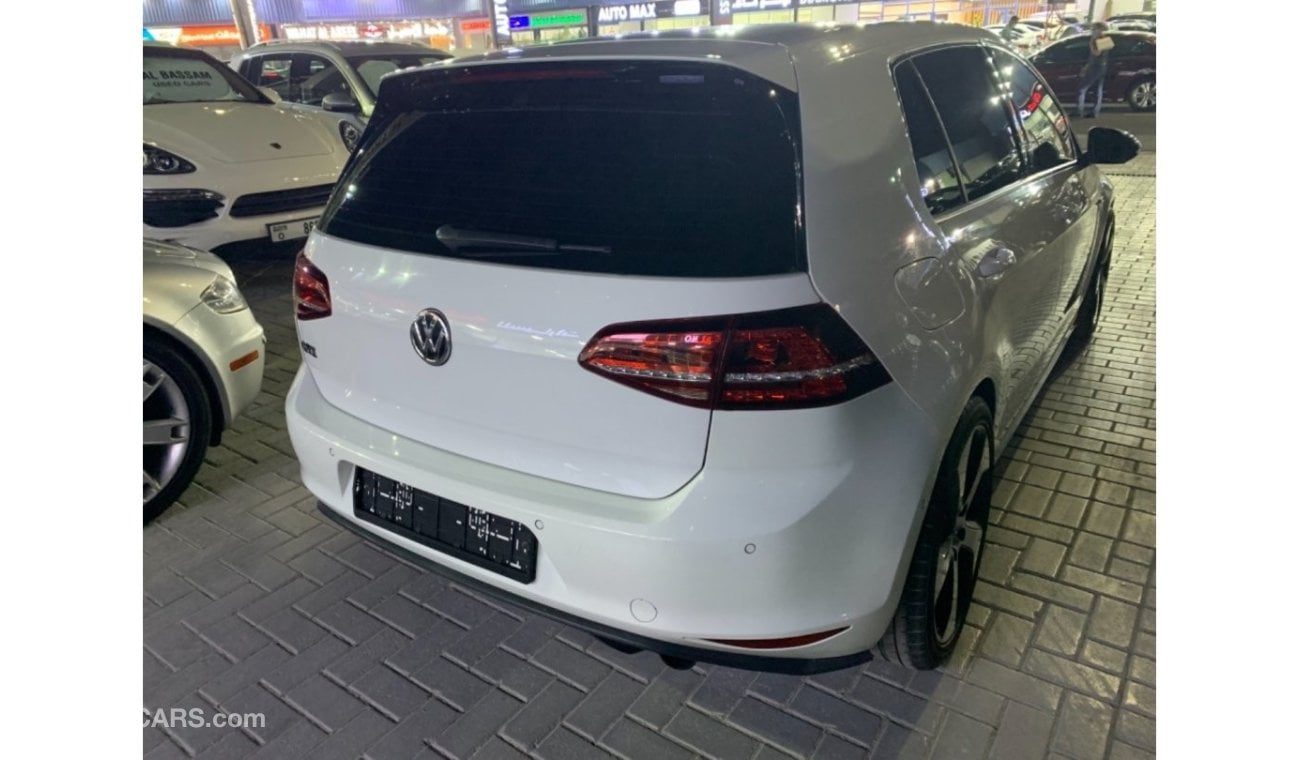 فولكس واجن جولف GTI