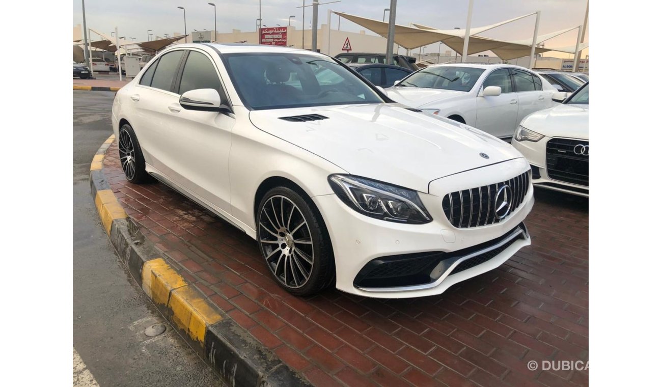 مرسيدس بنز C 350 موديل 2018 وارد نظيف جدا فل مواصفات فتحه سقف وكراسي جلد ومثبت سرعه وتحكم كهربي كامل ونظام صوت ممتاز