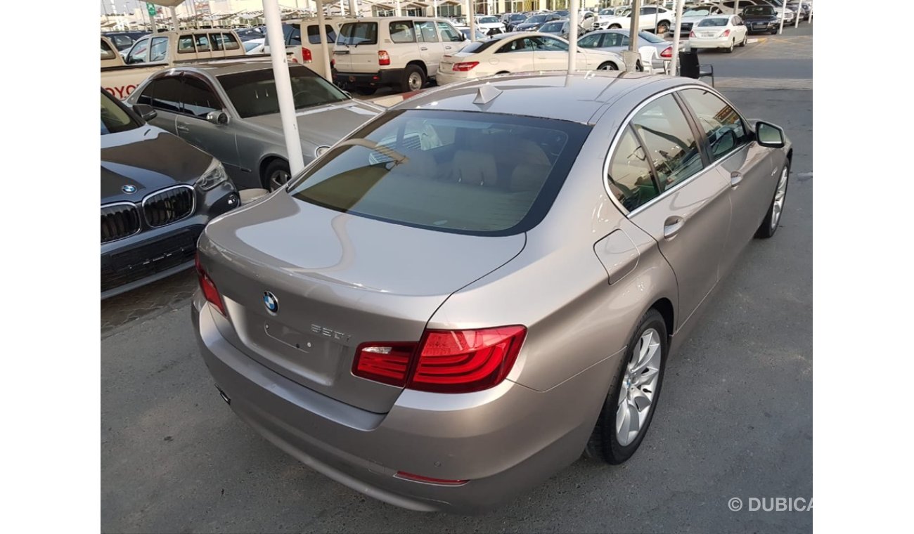 BMW 520i Bmw 520 model 2012 GCC car prefect condition full service full option low mileage