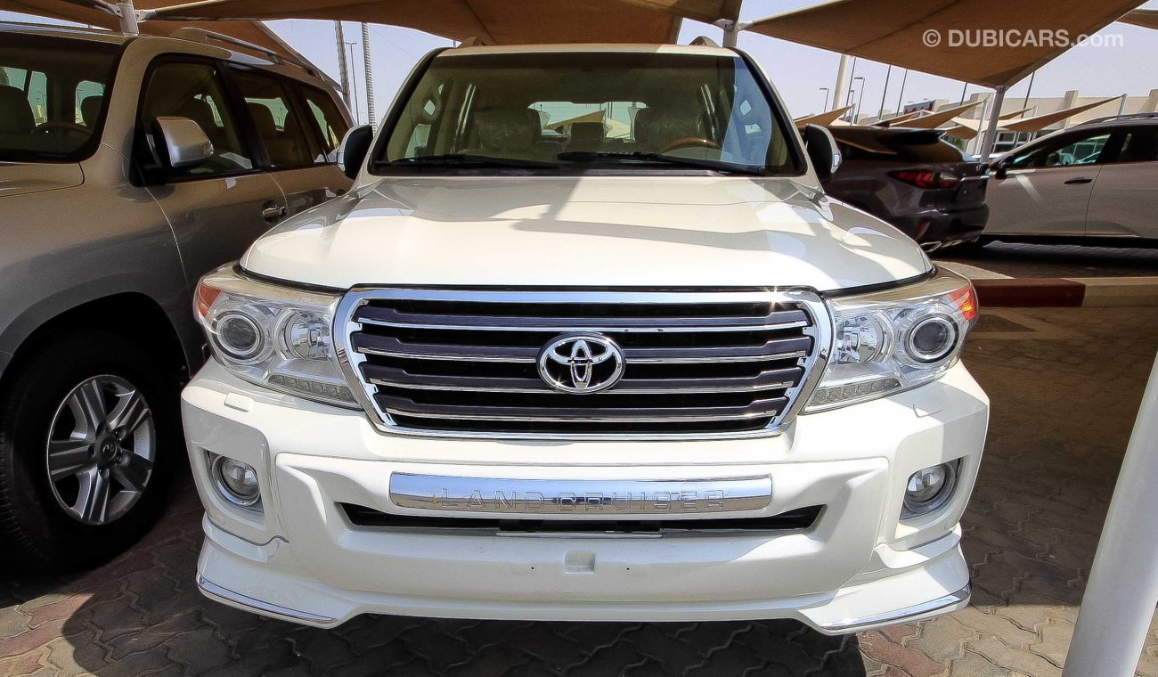 Toyota Land Cruiser GX.R V8 - Full Option - 0% Down payment