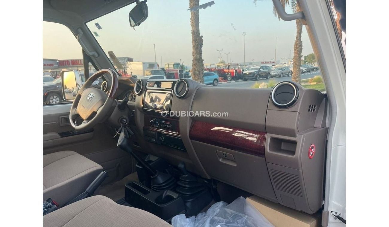 Toyota Land Cruiser Pick Up Toyota_Land_Cruiser_Pick_Up_4.5L_Single_Cabin_Diesel_M/T_2023