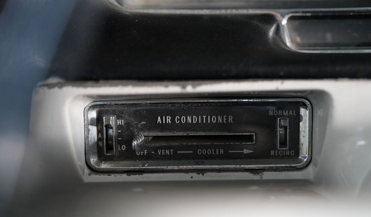 كاديلاك دي فيل كوبيه Original interior