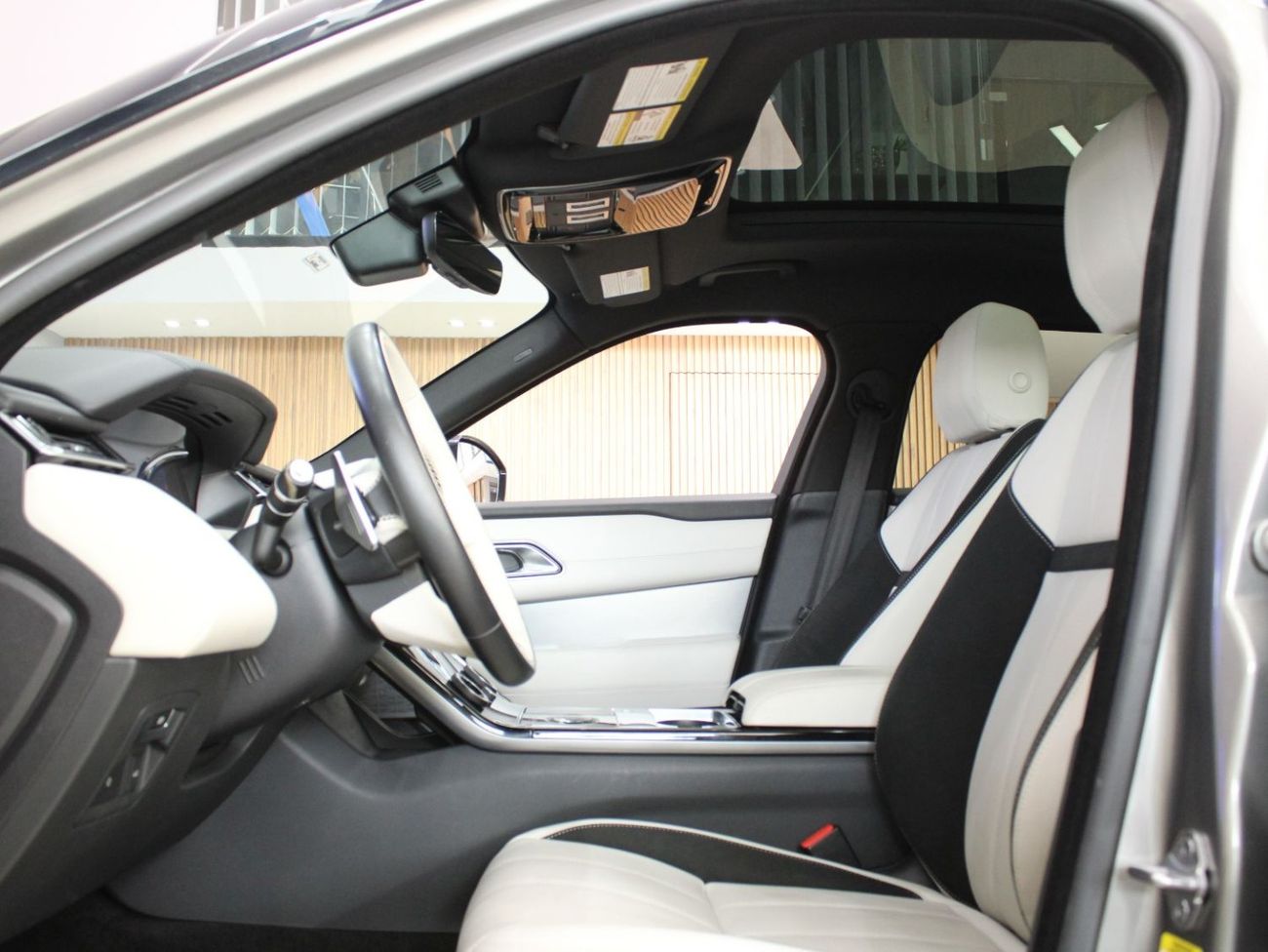 Land Rover Range Rover Velar | R-Dynamic | V4