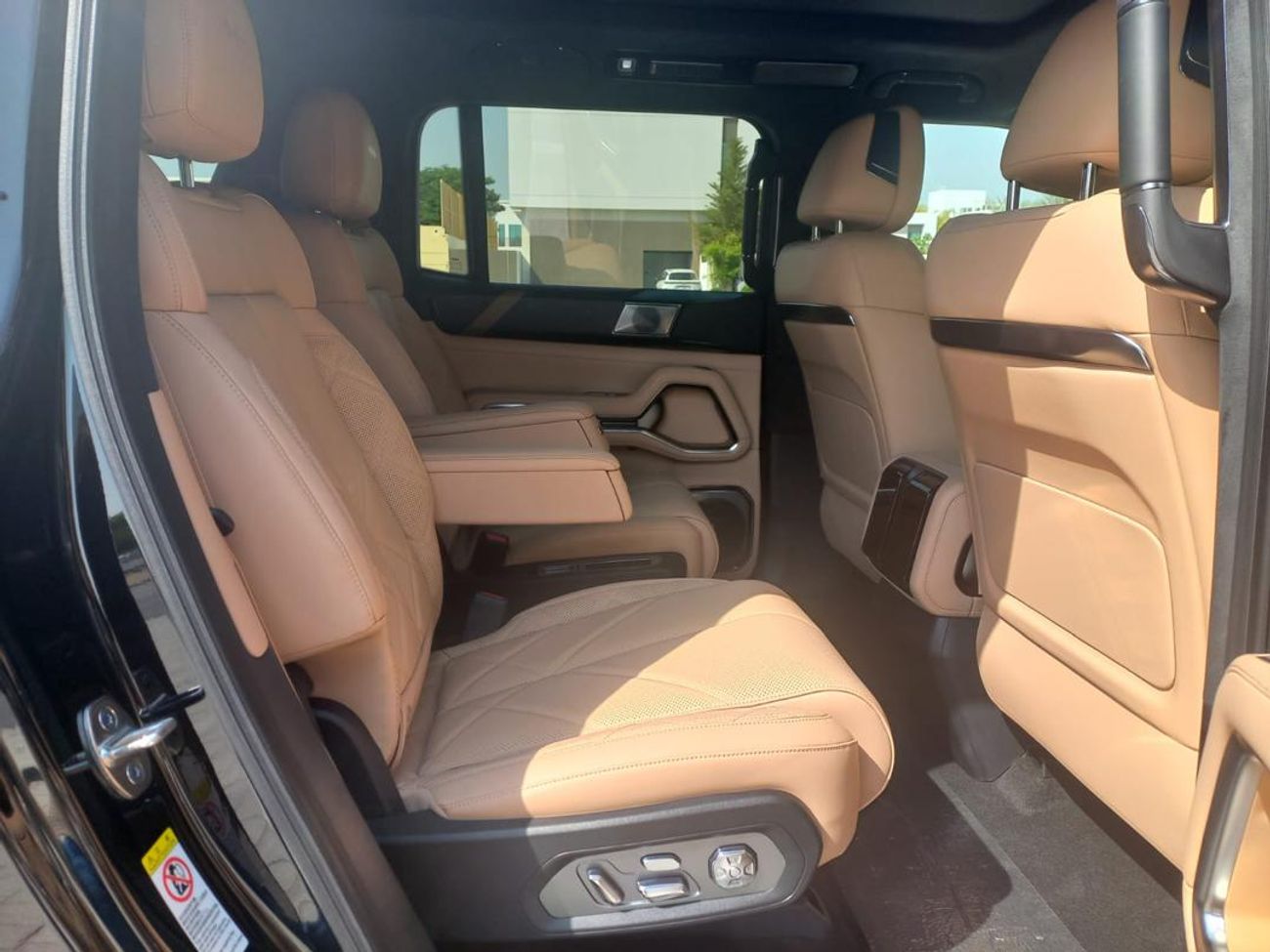 BYD Leopard 8 Smart and Brave Flagship Edition (6 Seats)