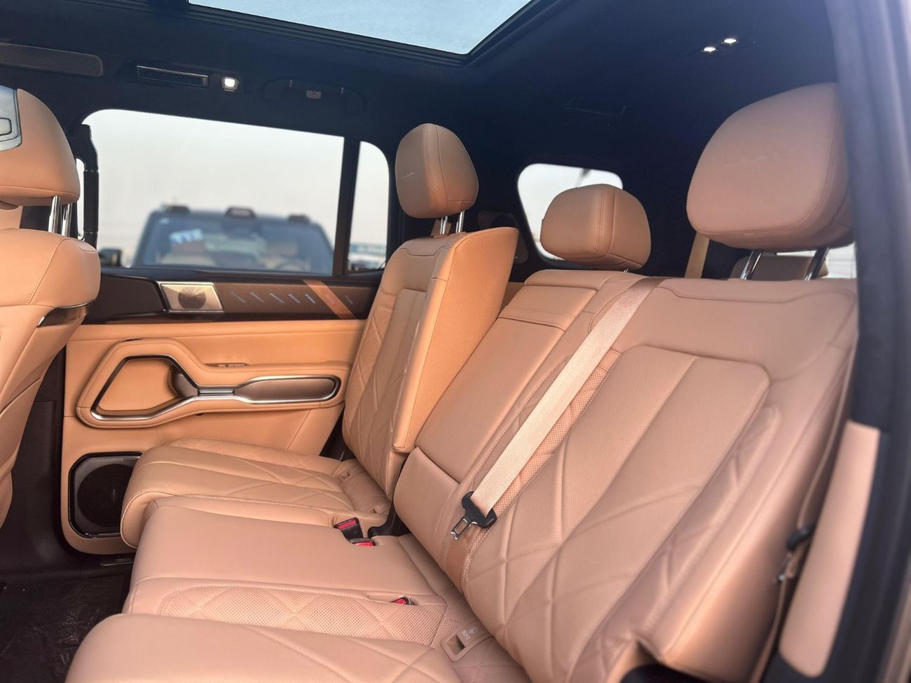 بي واي دي ليوبارد 8 Smart and Brave Flagship Edition (7 Seats)