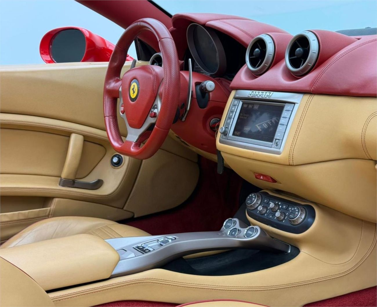 Ferrari California Std 4.3L (460 HP) 2013 Ferrari California, Ferrari Full Service History, Excellent Condition, GCC