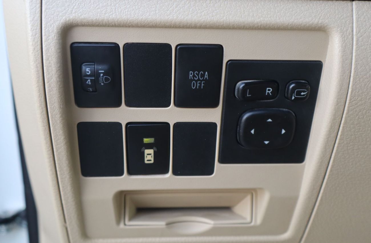 Toyota Land Cruiser VXR 5.7L 4WD