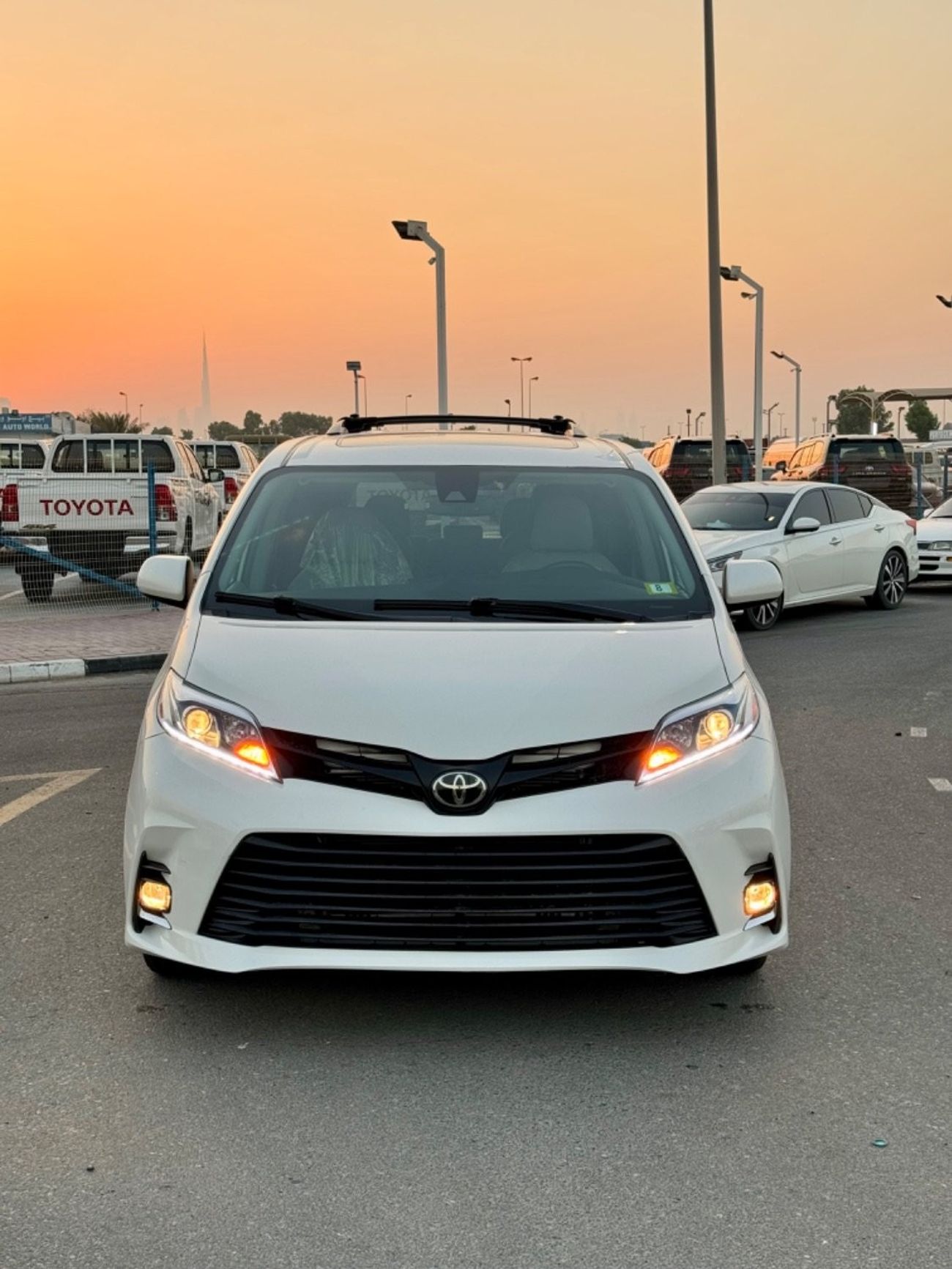 Toyota Sienna 2019 XLE SUNROOF 4x4 FULL OPTION US SPEC