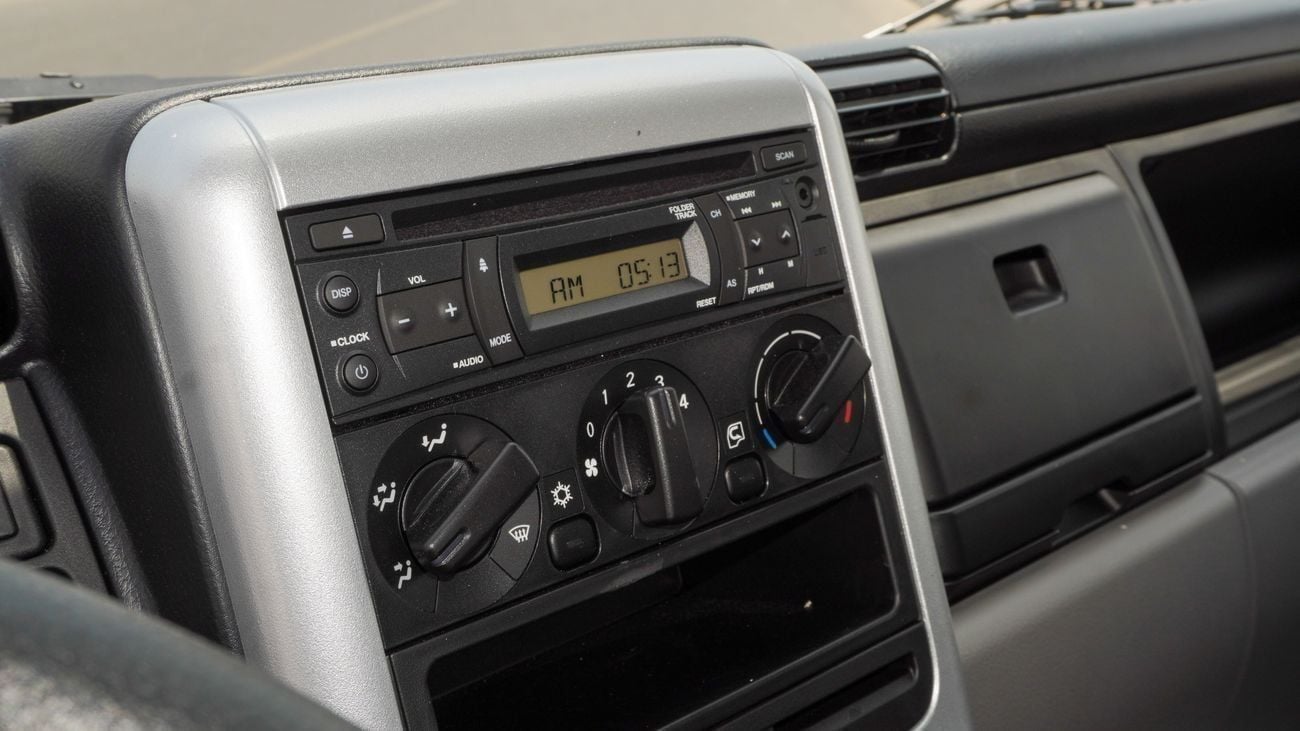 ميتسوبيشي كانتر فان Brand New Mitsubishi Fuso Canter 2025 4.2L 2WD with ABS Diesel |White/Black |CANTERCHASSIS-100-ABS-2