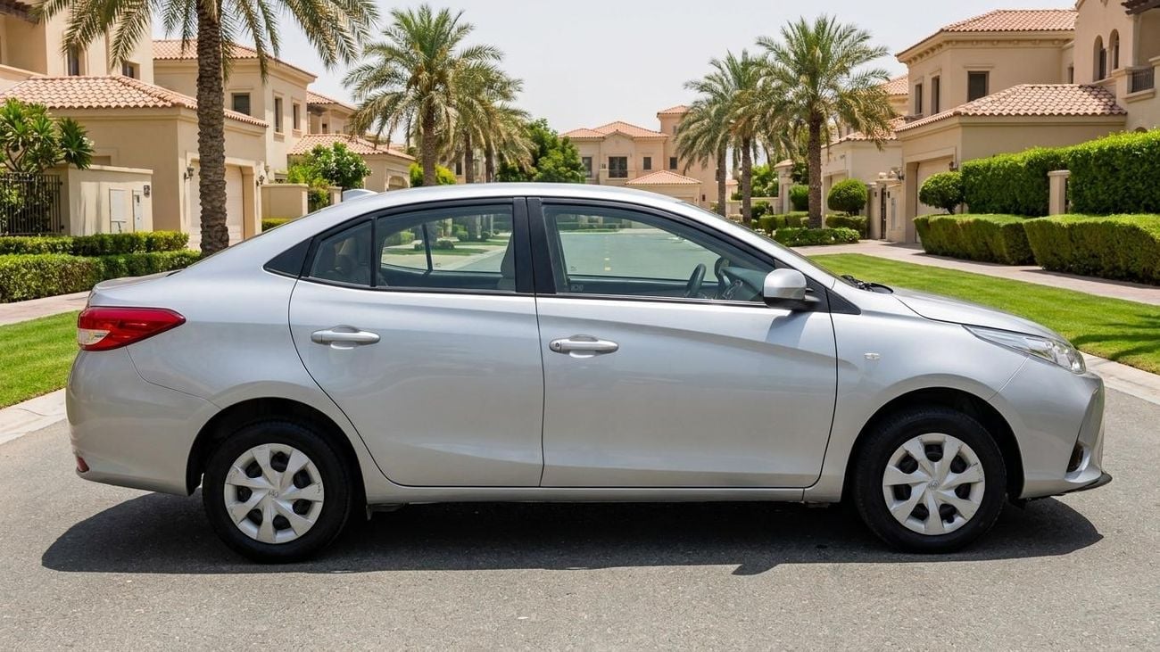 Toyota Yaris SE — фото 3