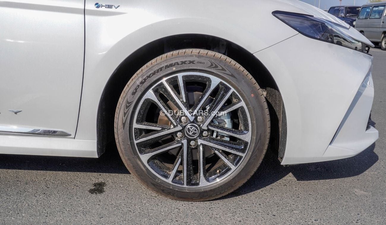 Toyota Camry LE HEV Hybrid 2.5 L