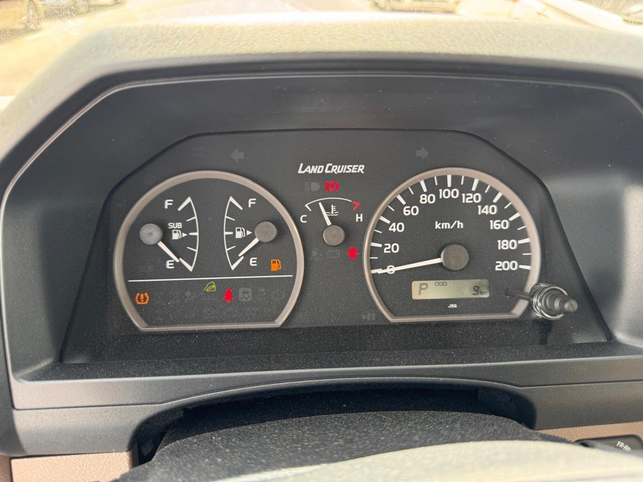 تويوتا لاند كروزر بيك آب 79 SC 4.0L PETROL AUTOMATIC  TRANSMISSION ( FOR RE-EXPORT ONLY )