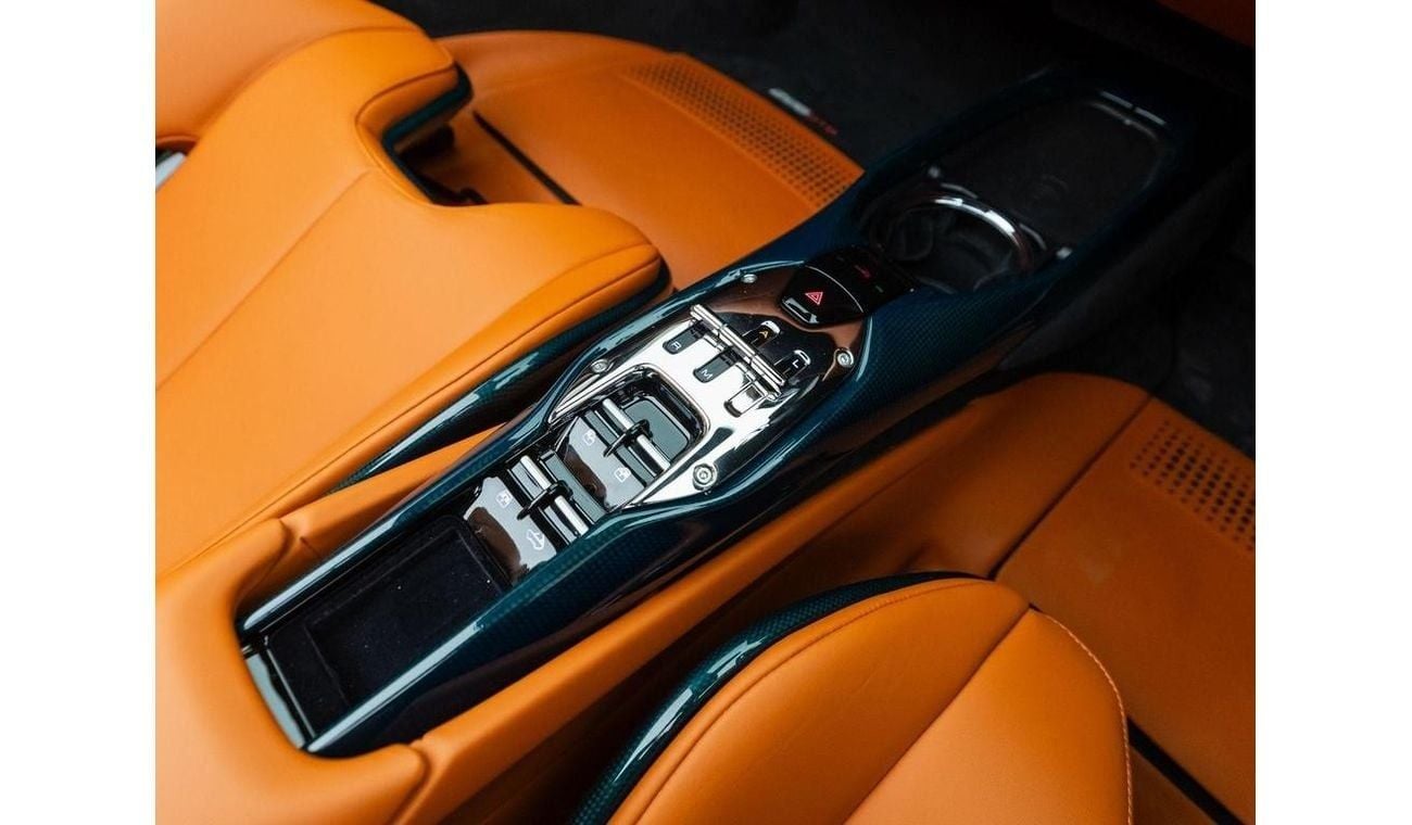 فيراري 296 GTS 3.0T V6 Spider F1 DCT RIGHT HAND DRIVE