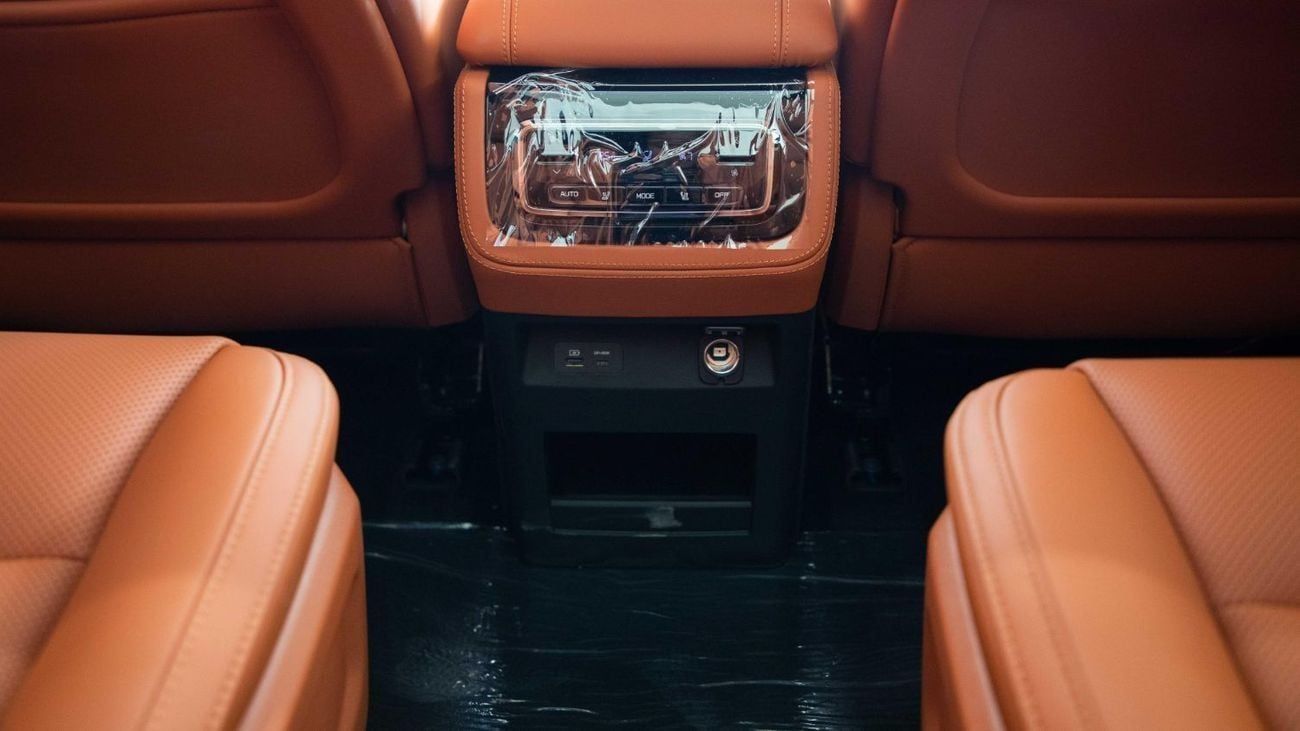 ROX 01 PRESTIGE VIP 7 seats 1.5L PLUG-IN LONG RANGE FOR LOCAL