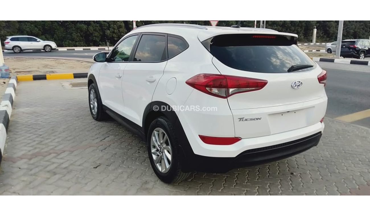 Hyundai Tucson SE - Very Clean Car
