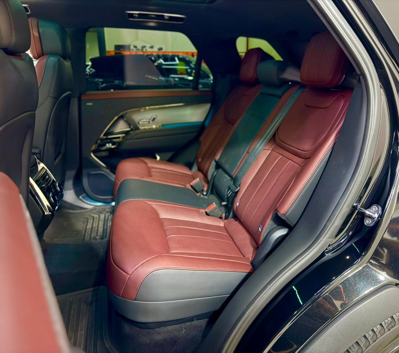 لاند روفر رينج روفر سبورت P400 DYNAMIC HSE 2024