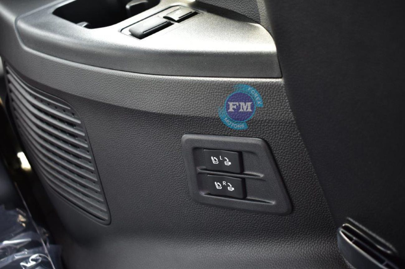 تويوتا لاند كروزر 300 GR-S 3.5 L Hybrid V6 7 Seat Automatic