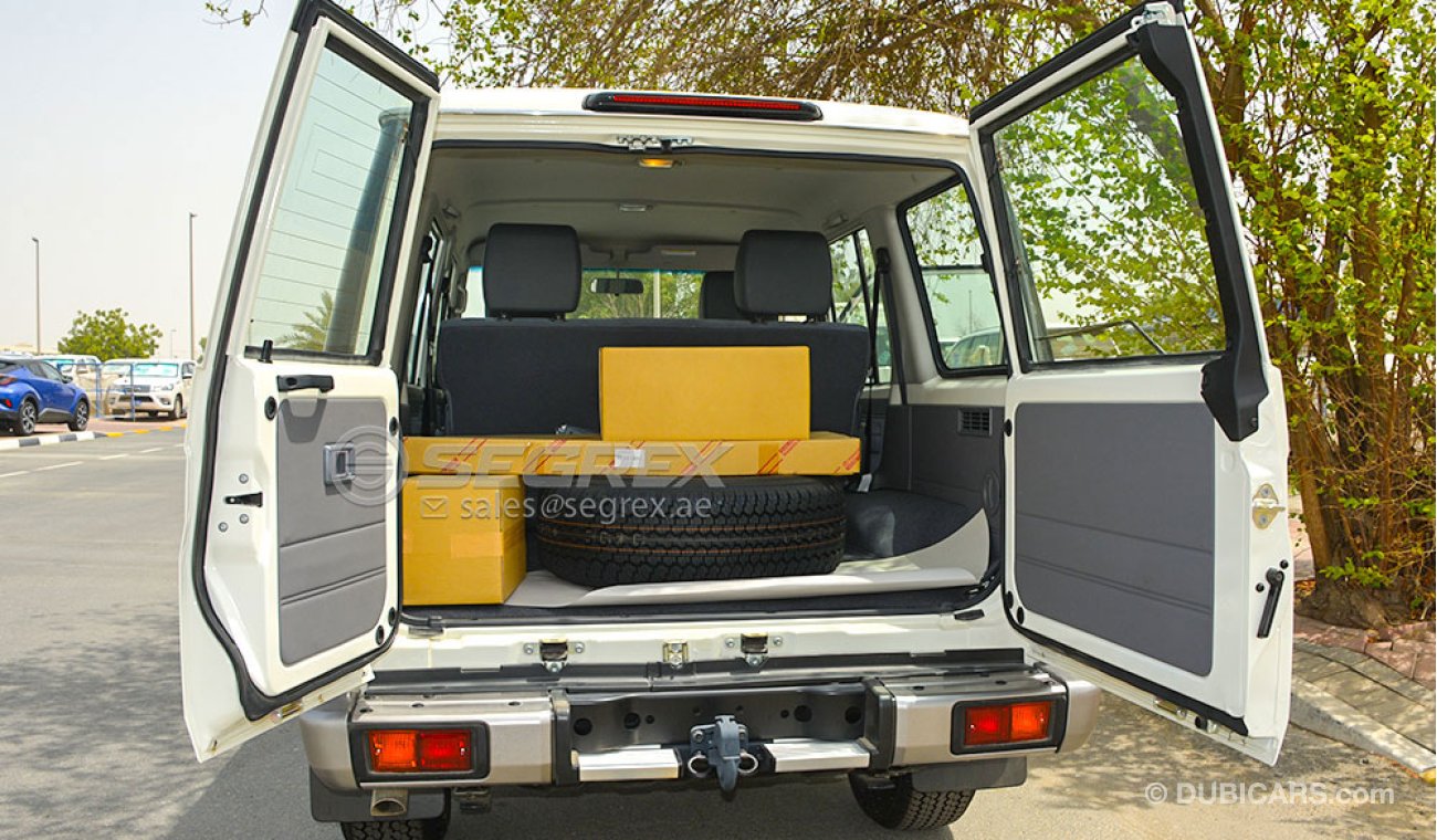 Toyota Land Cruiser Hard Top 4.0L con Acabados de Madera, Rines, Vidrios Eléctricos Gasolina T/M 2020