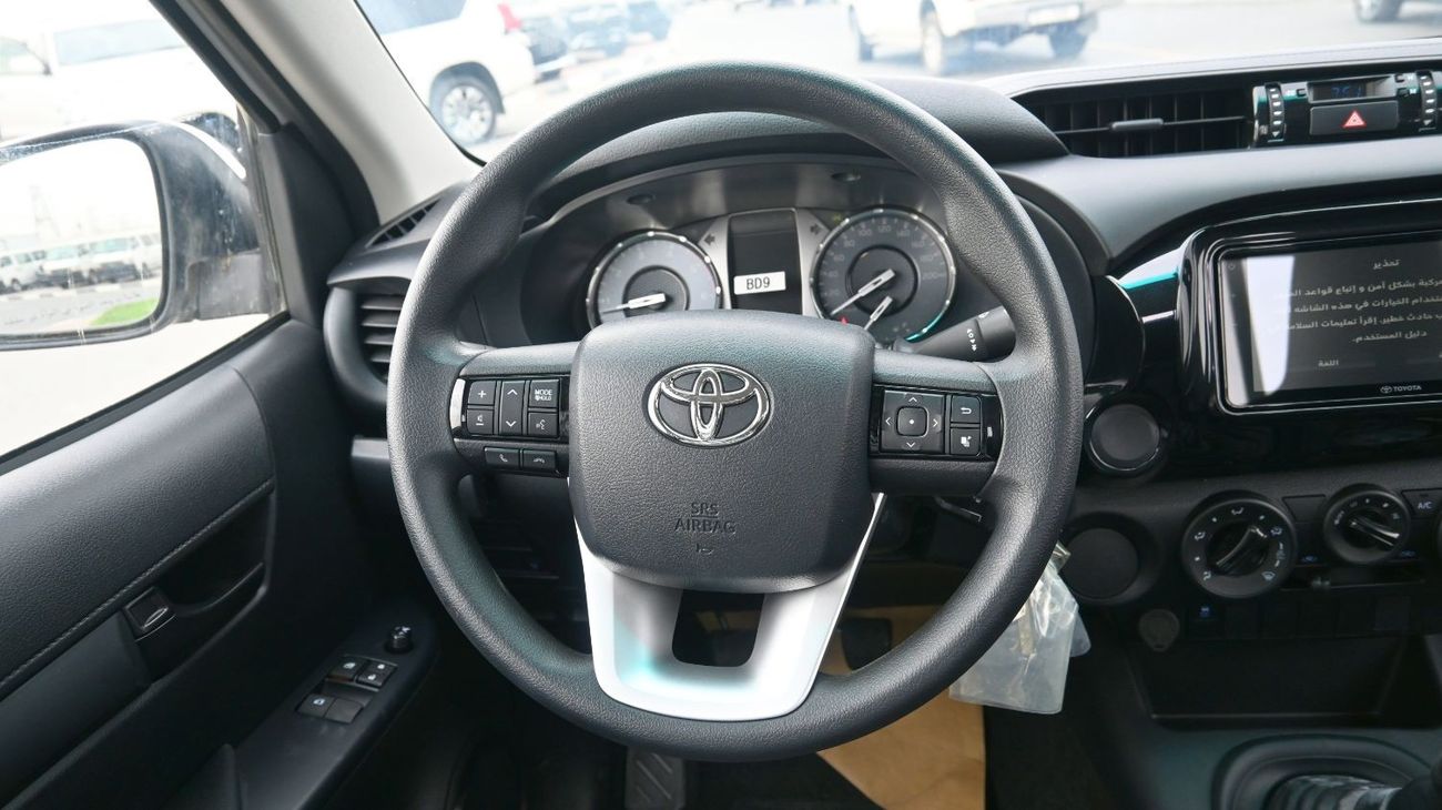 تويوتا هيلوكس Toyota Hilux 2024 Single Cab 2.4L Diesel Transmission Manual 5 Cargo Hooks White outside Black insid