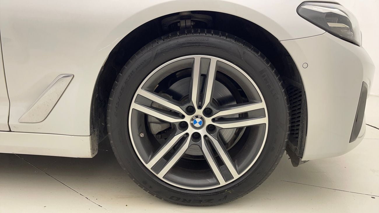 بي أم دبليو 520i JOY EDITION 2 | بدون دفعة مقدمة | اختبار القيادة في المنزل