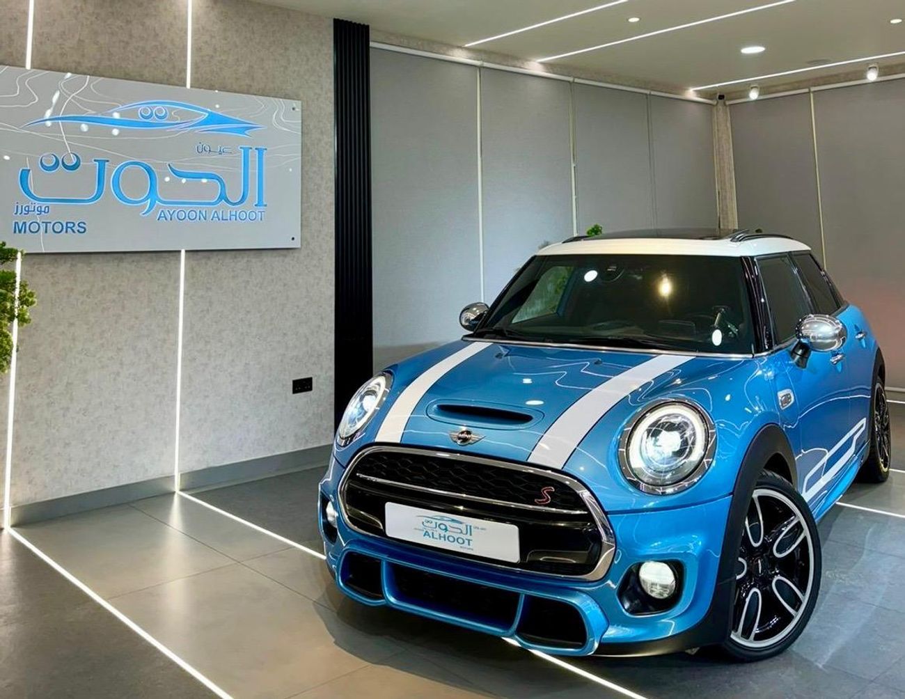 Mini Cooper S AMAZING BLUE MINI COOPER S ** JCW ** || TOP OF THE RANGE || GCC || RED , BLACK INTERIOR