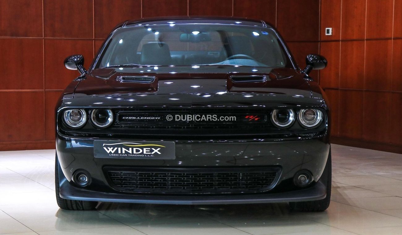 Dodge Challenger 6.4 L HEMI