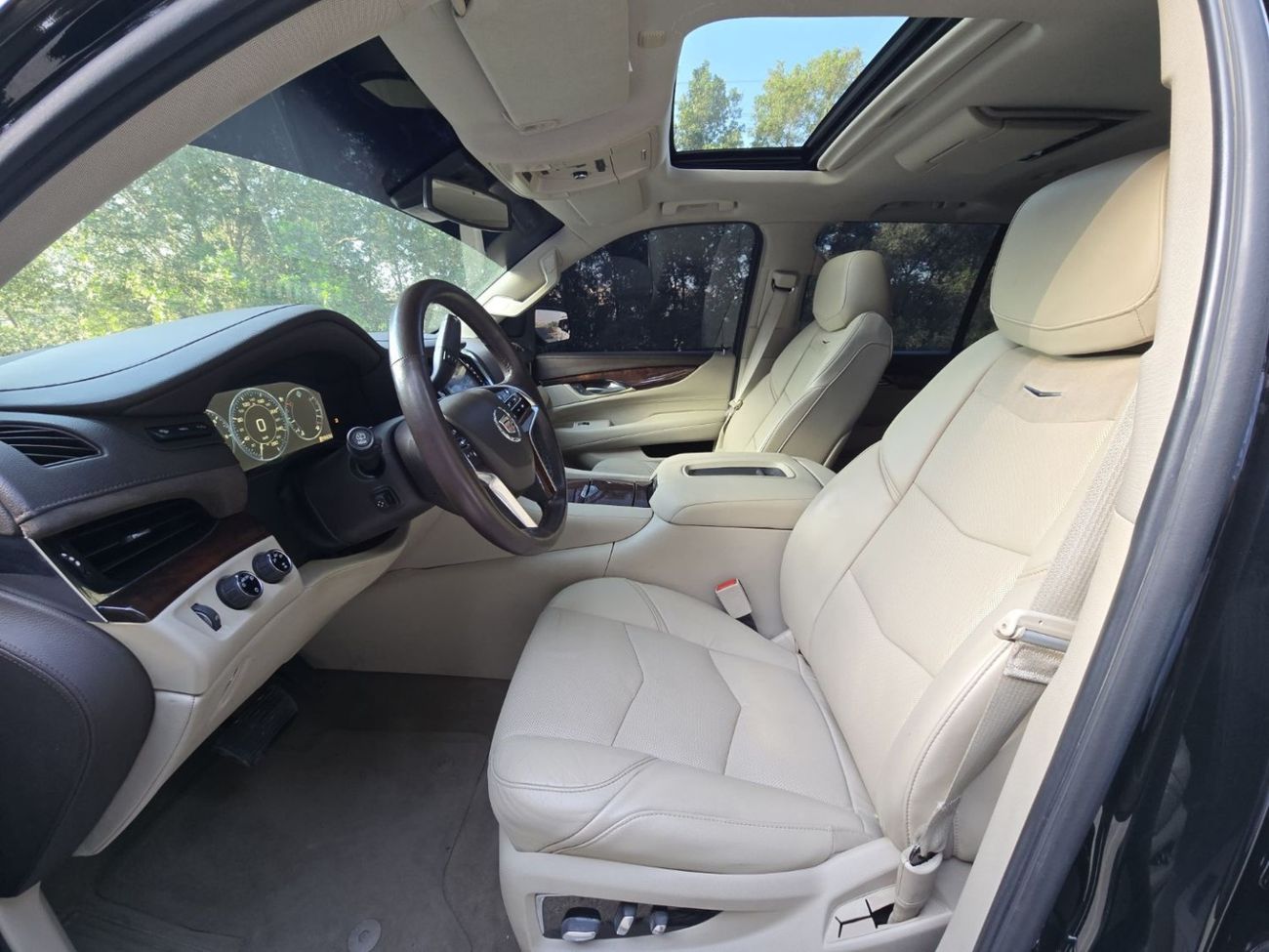 Cadillac Escalade Platinum 6.2L CADILLAC ESCALADE 2015 GCC PLATINUM // FULL OPITION // PERFECT CONDITION