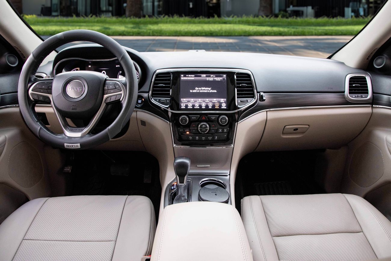 جيب جراند شيروكي Grand Cherokee Limited | 1,714 P.M | 0% Downpayment | Full Jeep Service History | Warranty!