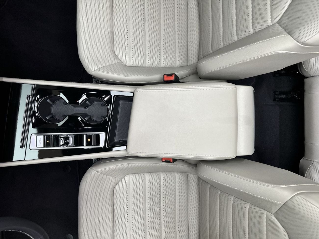 Volkswagen Teramont Comfortline 3.6L (Ref#59979) / WAS 164,900 AED - NOW 151,900 AED