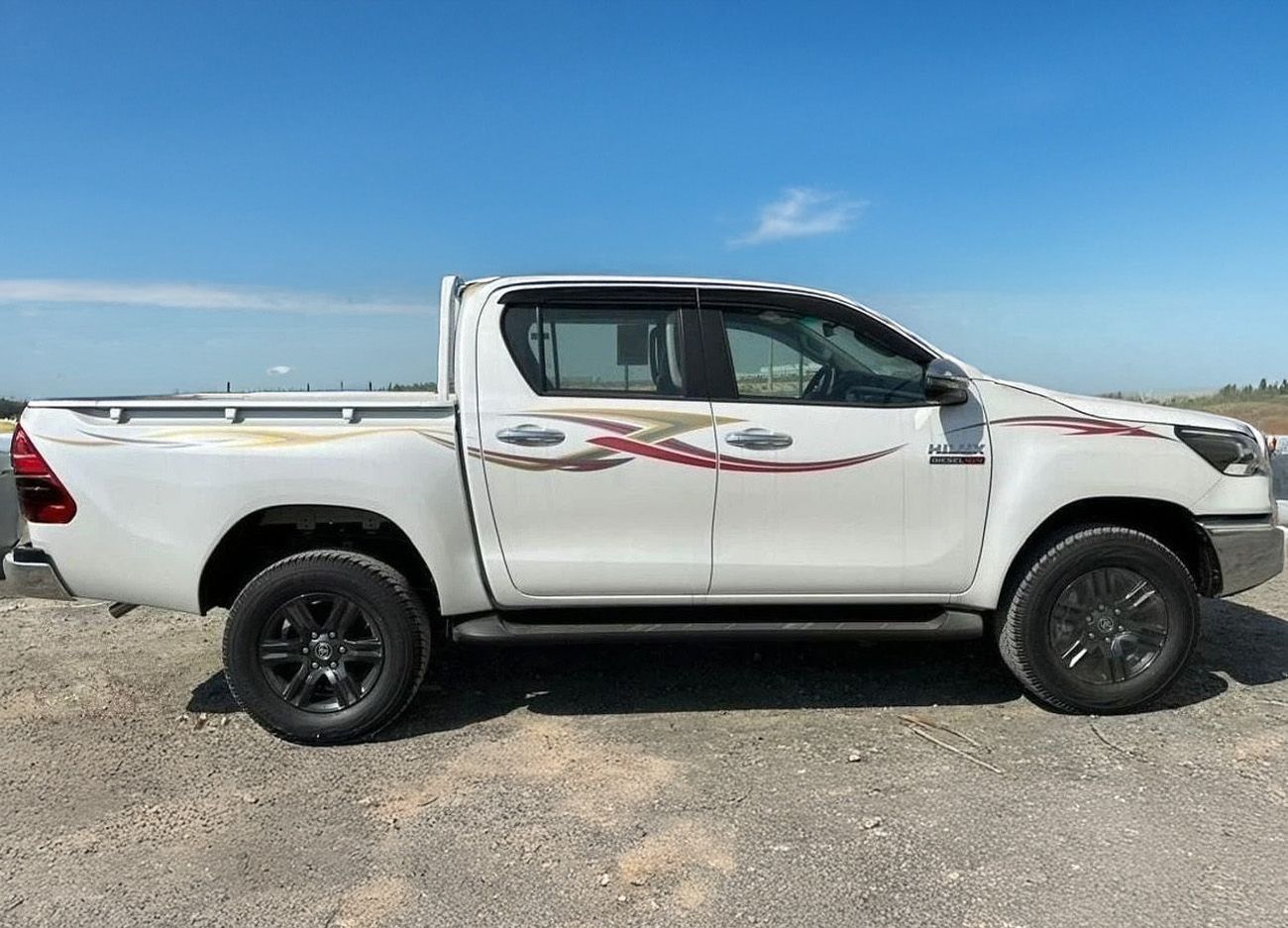 تويوتا هيلوكس DC 2.4L AT Diesel 4x4 Full option