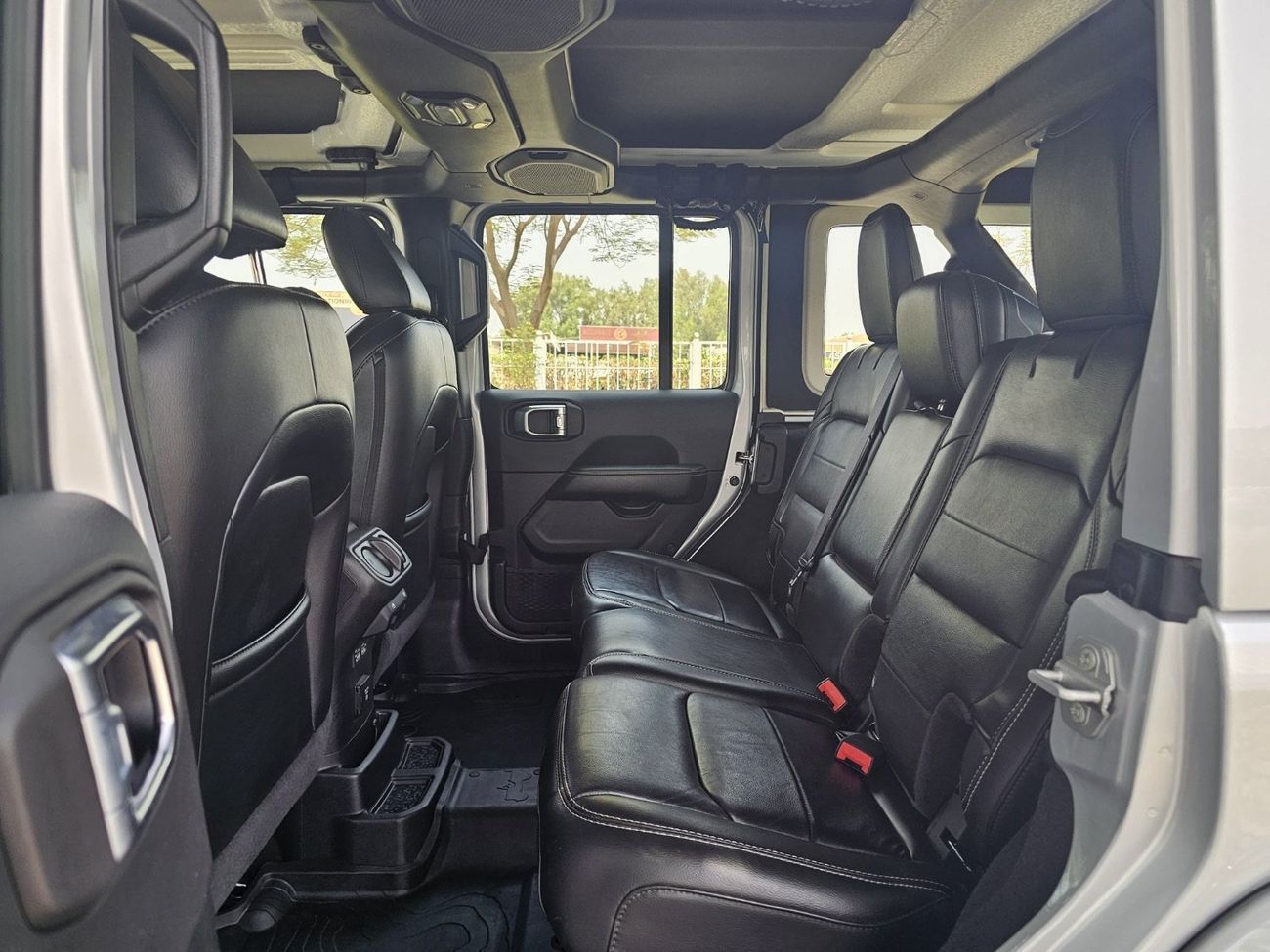 جيب رانجلر أنليميتد Sahara 3.6L A/T (5 Seater)