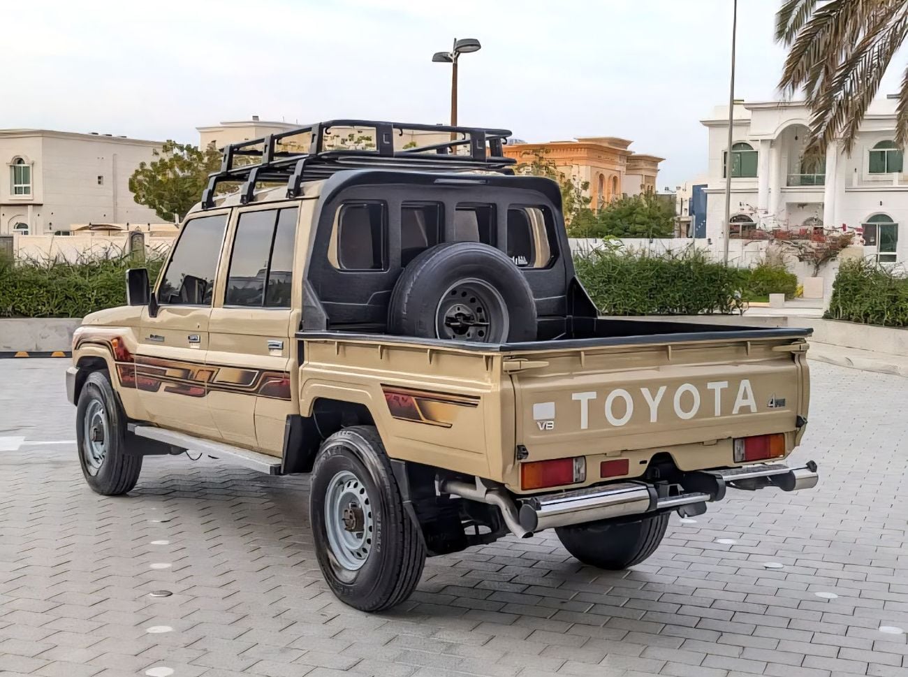 تويوتا لاند كروزر بيك آب LHD Standard Double Cabin 4.5L V8 1VD-FTV Diesel Engine 4WD Manual Gear 5 Seats 4 Doors