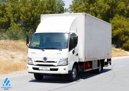 Hino 300 916 Dry Insulated Box with Tail Lift 4.0L RWD - Diesel MT - Good Condition - Book Now!