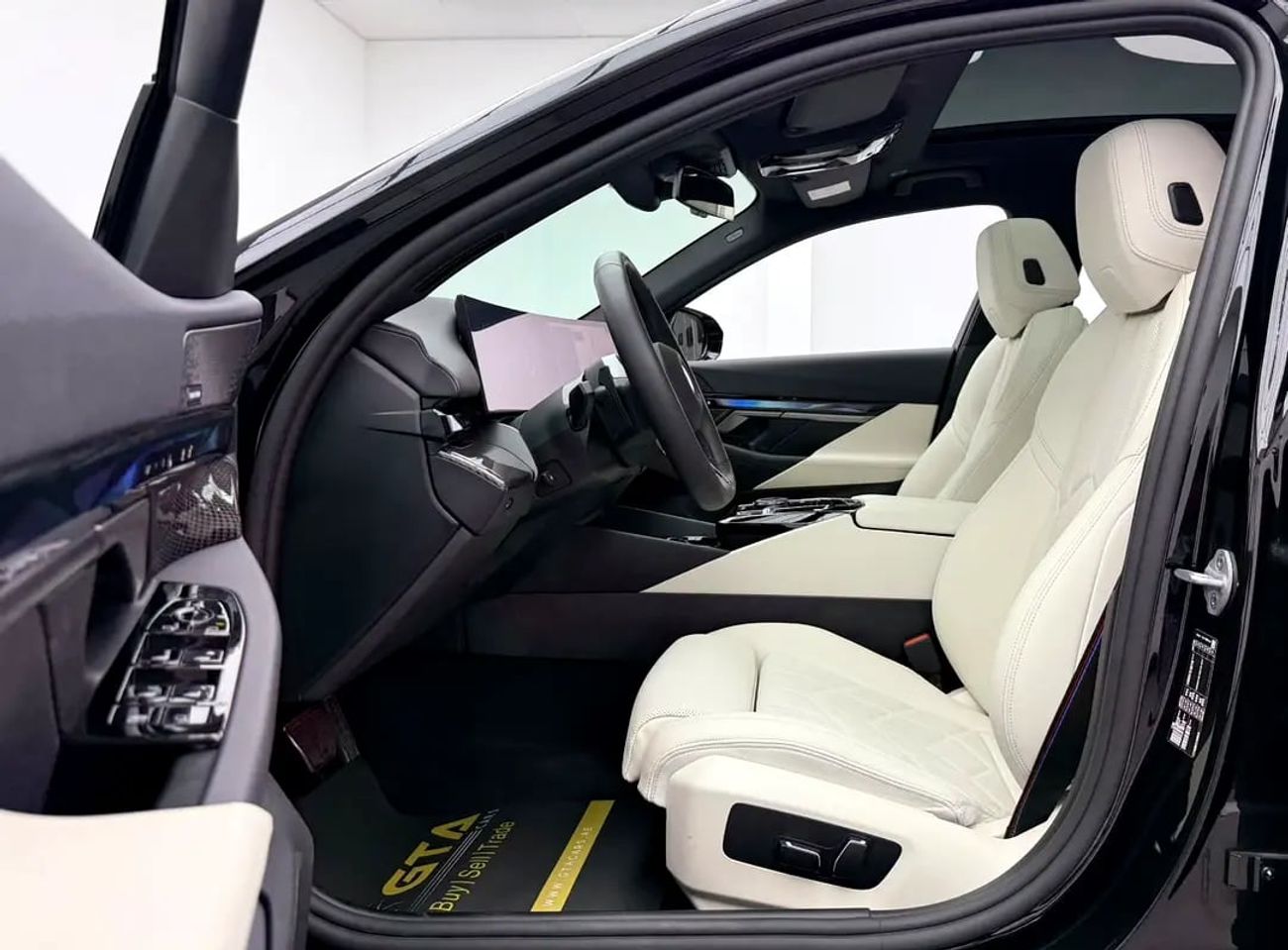 بي أم دبليو 530i 530i M-Sport Pro, Warranty, Service History, Very Low Km, GCC