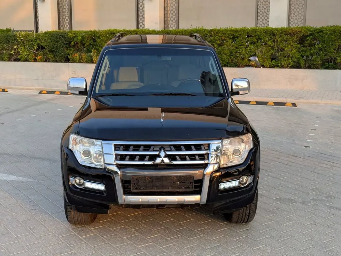 Mitsubishi Pajero GLS MIDLINE GLS Full Option TOP GCC Premium Condition Low KM Family SUV