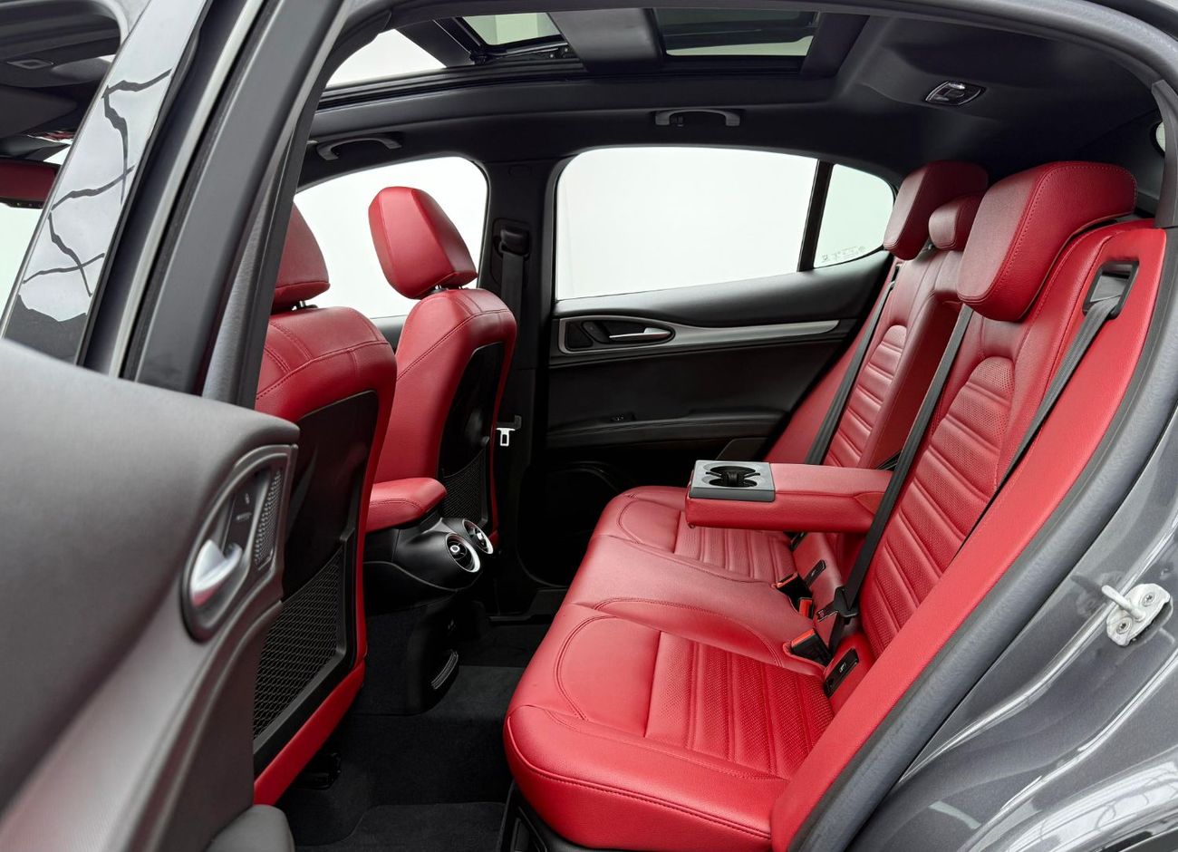 Alfa Romeo Stelvio 2024 Alfa Romeo Stelvio Veloce Q4 MCA, 2028 Agency Warranty Service, Agency FSH, GCC