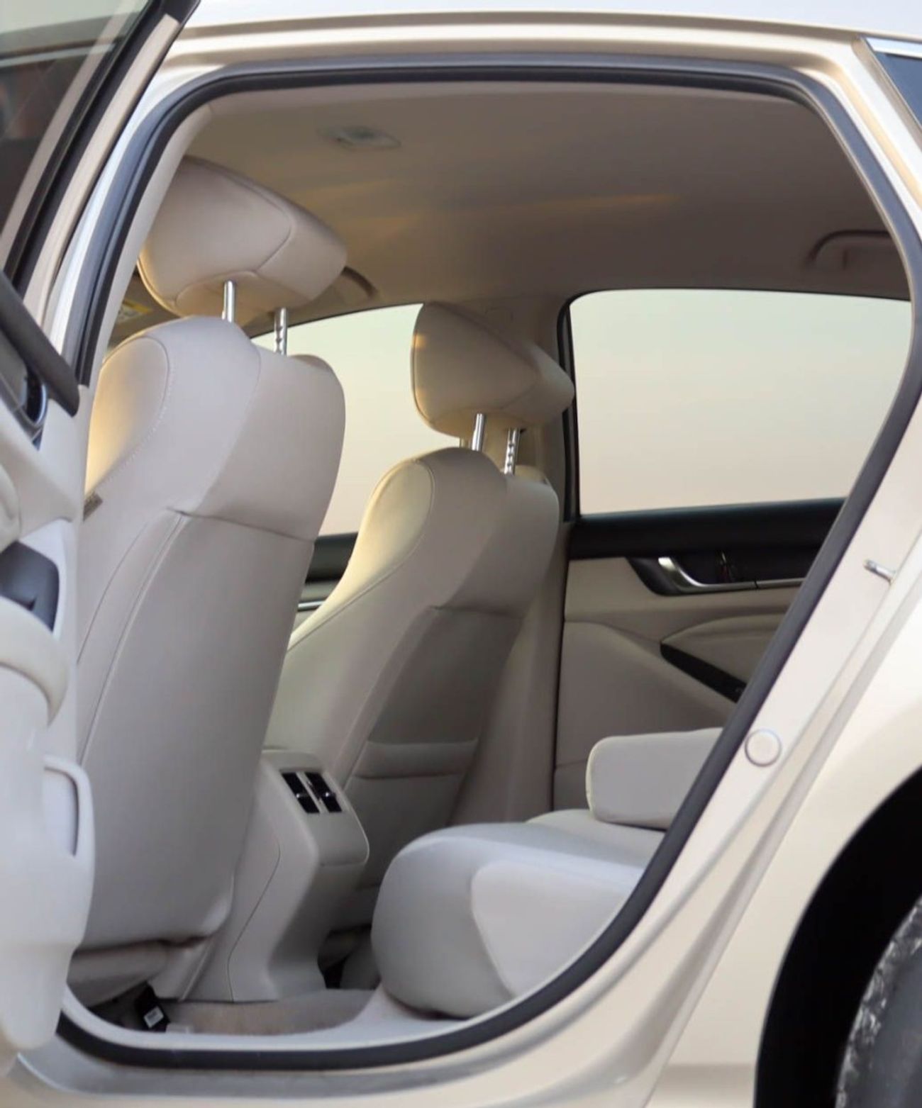 Honda Accord EX 1.5L Honda Accord 1.5L 2018 GCC accident-free in excellent condition  1046 pm