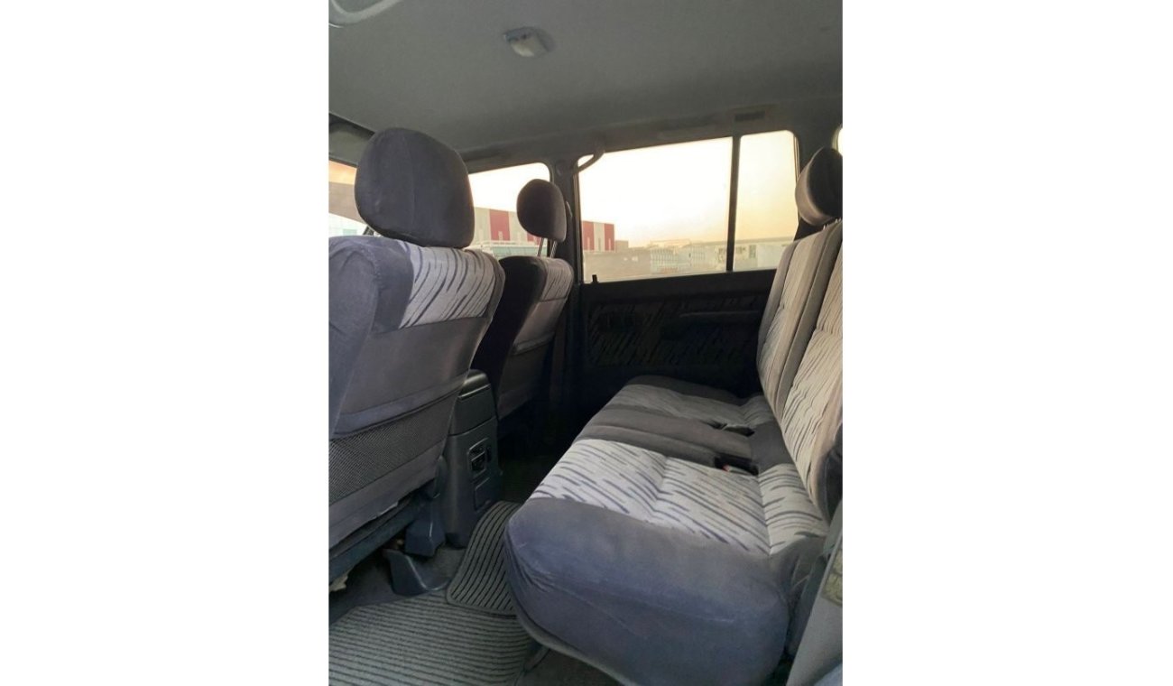 Toyota Prado manual gear Gulf specifications, NO accidents  No Paint  very clean inside and out, fully serviced,