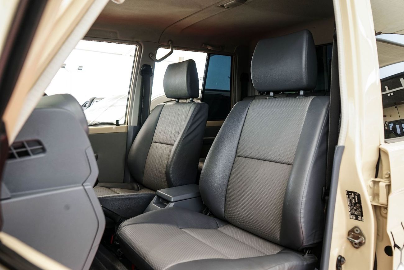 تويوتا لاند كروزر بيك آب The Toyota Land Cruiser Pickup (specifically the 70 Series/LC79) is a legendary, heavy-duty 4x4, ren