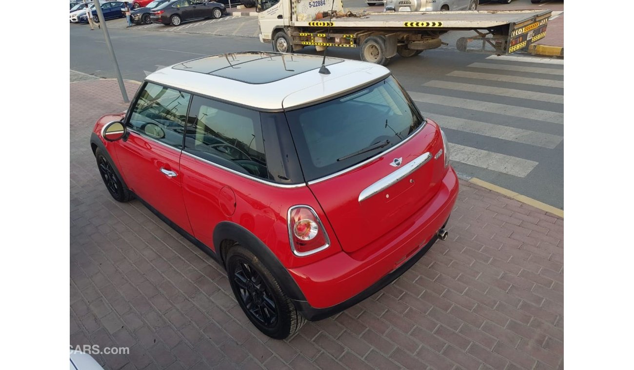 Mini Cooper 2013 GCC car prefect condition one owner 2keys full service in agency low mileage