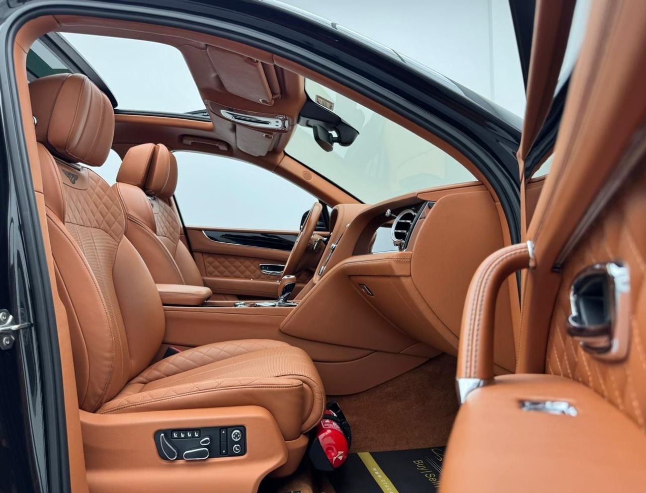 بنتلي بينتايجا 2017 Bentley Bentayga, Full Service History, Feb 2028 GTA Service Pack, Excellent Condition, GCC