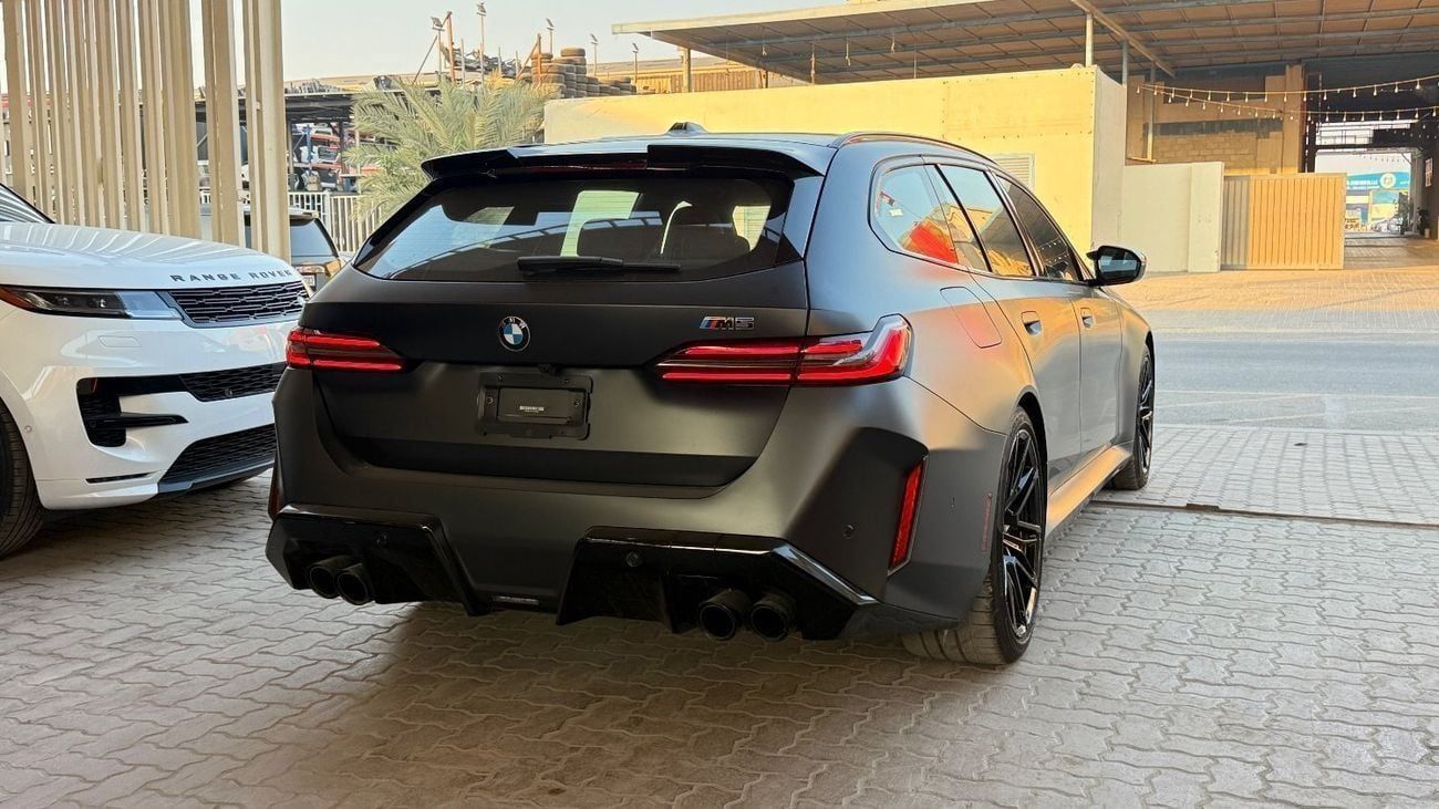 BMW M5 STD ( M5 competition Touring  4.4 L ( 727 HP