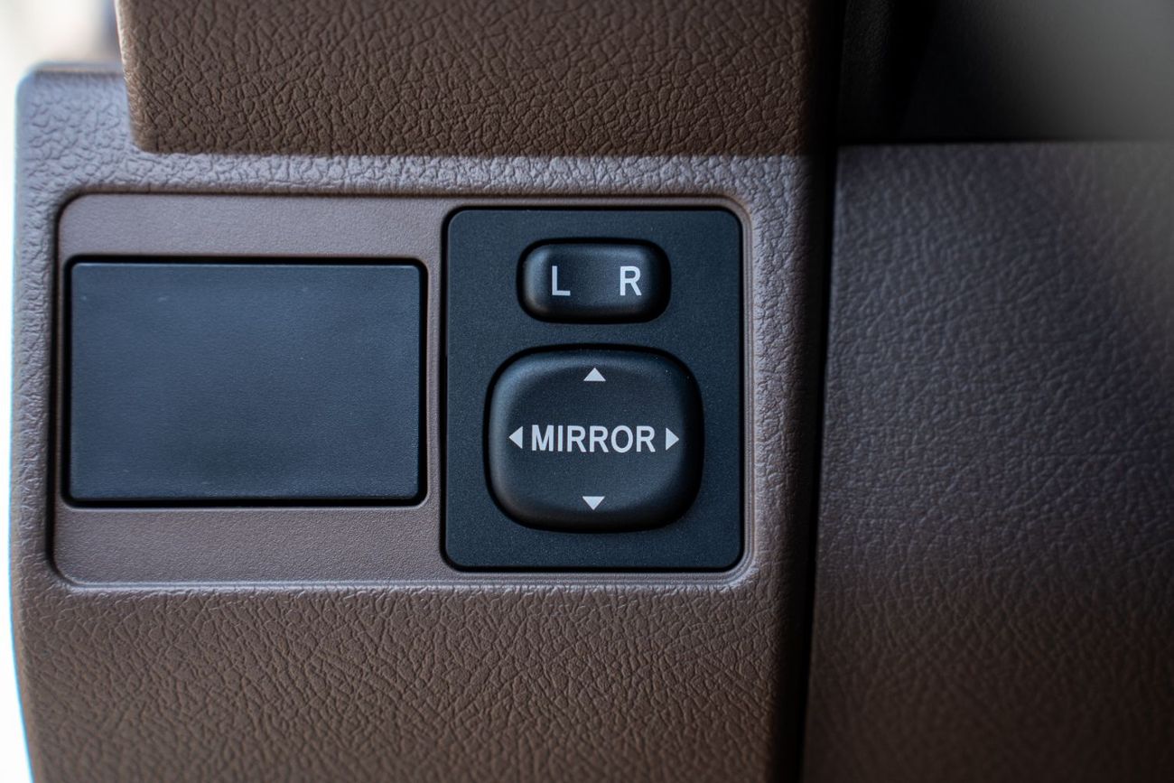 تويوتا لاند كروزر Toyota Land Cruiser LC76Hardtop2025 4.0L Petrol4WD Transmission A